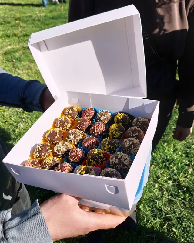 Zdrave kuglice bez šećera u poklon kutiji